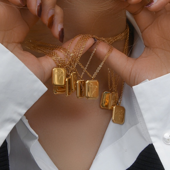 18K Gold Boxed Flower Square Pendant Minimalist Necklace - Picture 2 of 11